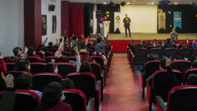 Öğrencilere çevre temizliği eğitimi