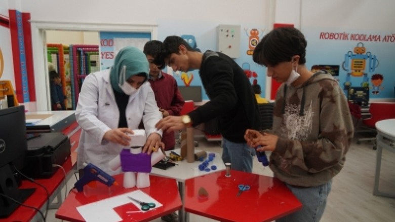 Geleceğin Cezeri’leri atık maddelerden robot üretiyor
