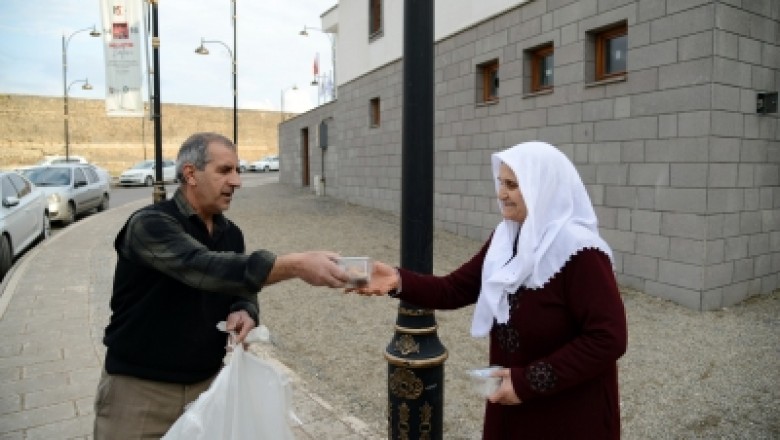 Vatandaşlara kandil ikramı