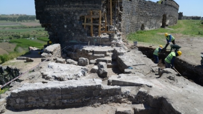 Restorasyon çalışmalarında sur duvarları ve payandaların izleri ortaya çıktı