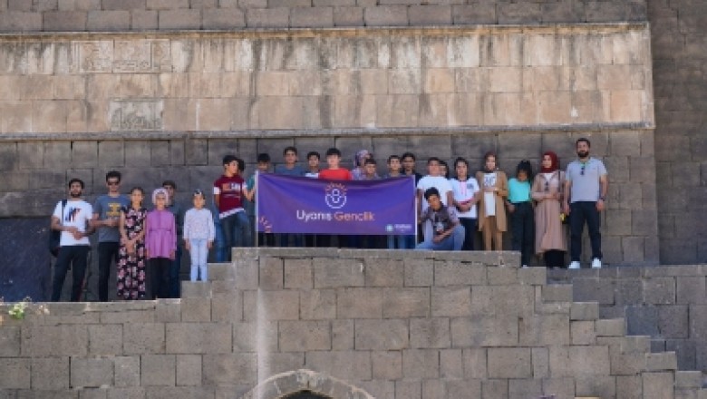Hani Gürbüz Bilgievi öğrencileri Diyarbakır’ın tarihi mekanlarını gezdi