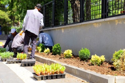 YENİŞEHİR’DE PARK ve BAHÇELER YENİLENİYOR