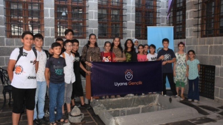 Bilgievi öğrencileri Diyarbakır’ın tarihi mekânlarını gezdi